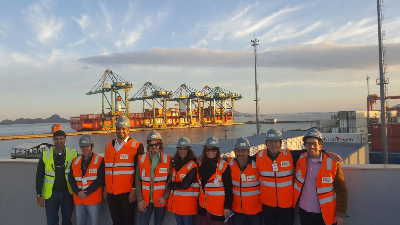 O processo seletivo de jovens aprendizes para atuar no Porto Itapoá começou e jovens entre 14 à 22 anos podem participar