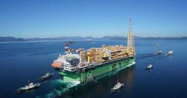 FPSO Egina total petrobras
