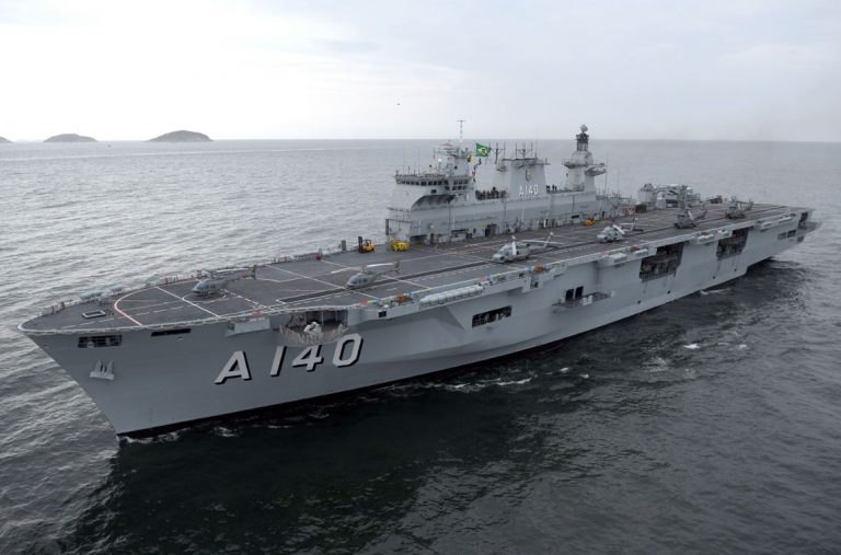 PHM Atlântico porta-helicópteros do Brasil