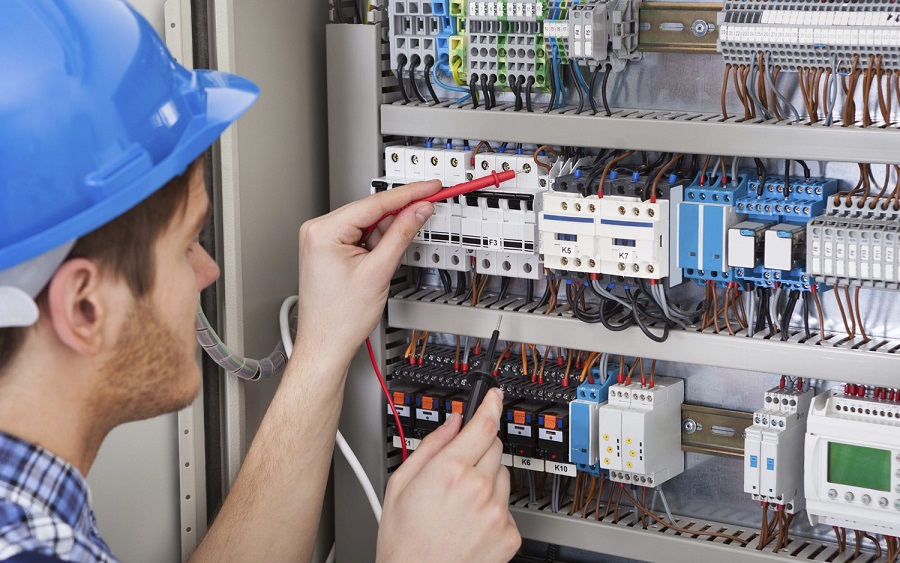 Vaga para técnico em elétrica com experiência marítima