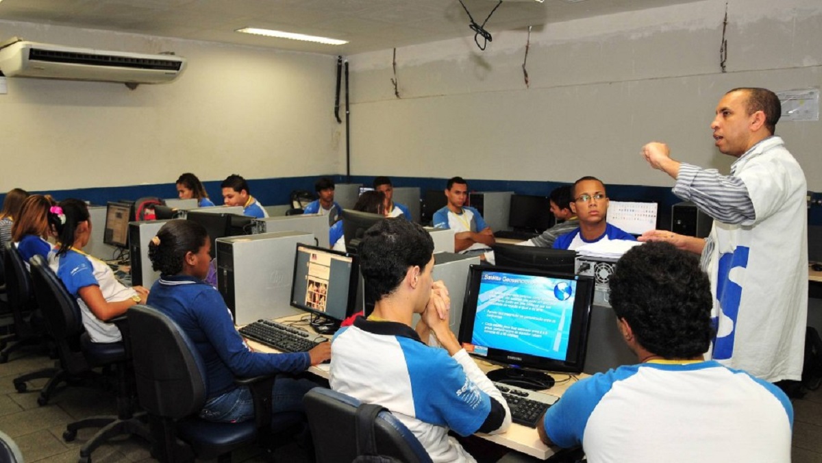 Curso no Senai dado pela Carboox