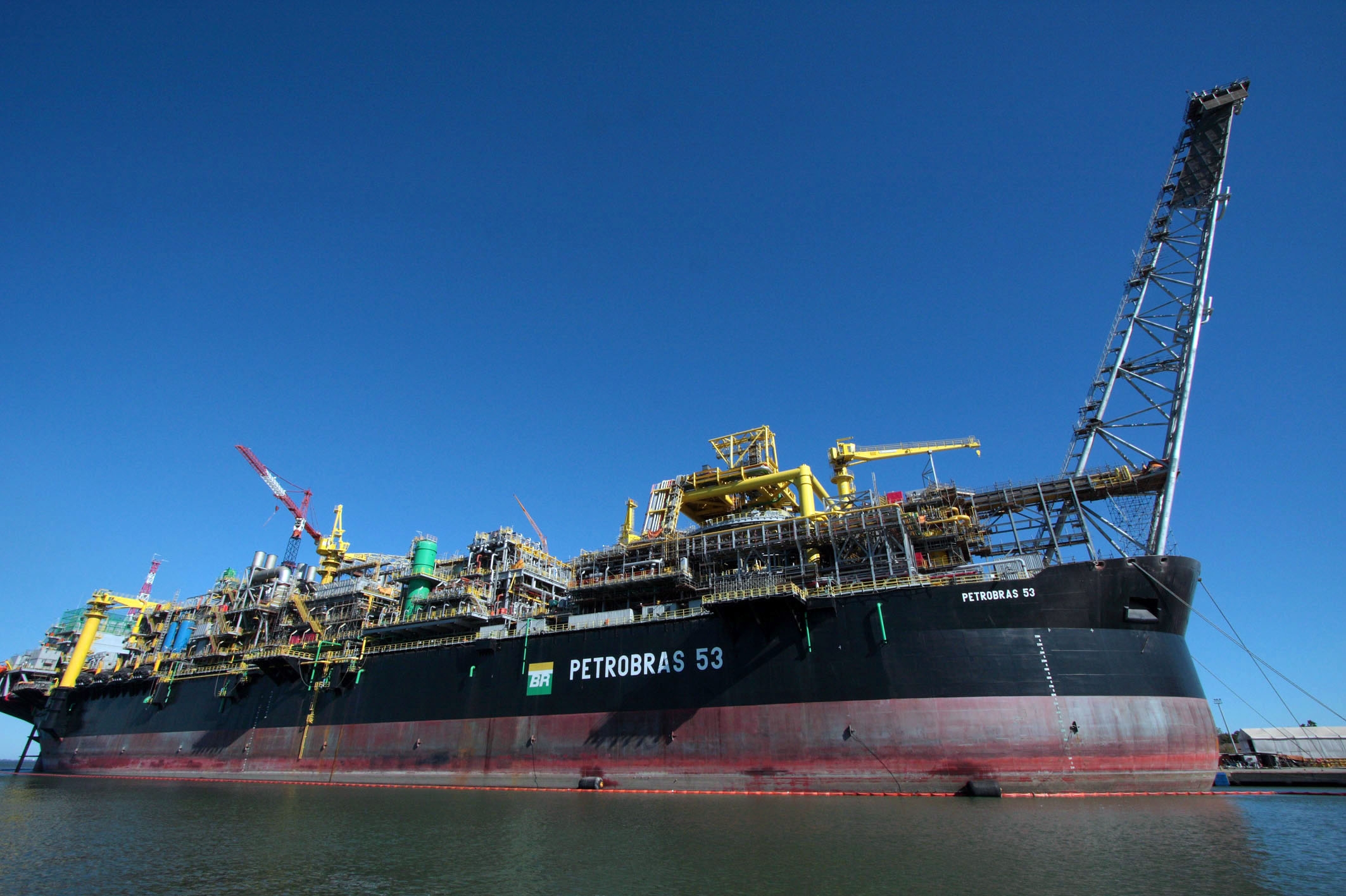 Petrobras esconde vazamento de petróleo