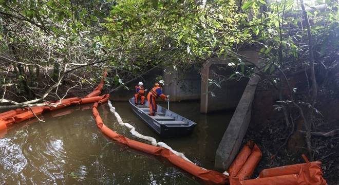 Vazamento Refinaria Abreu e Lima da Petrobras