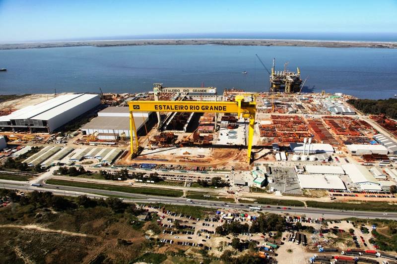 Rio Grande carrega navios