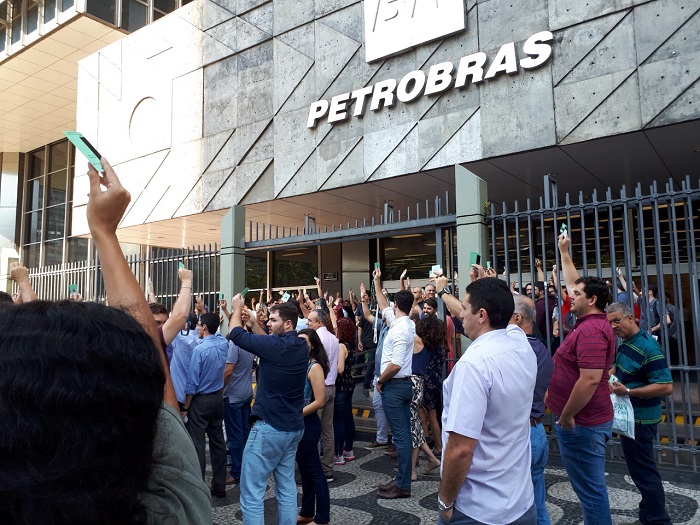 Petroleiros questionam a Petrobras