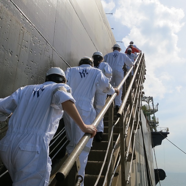 Macaé com vagas de emprego offshore navio tanque