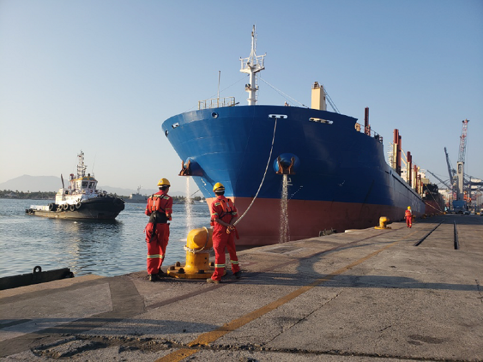 Empresa do setor naval contrata candidatos com ensino médio completo para manutenção offshore