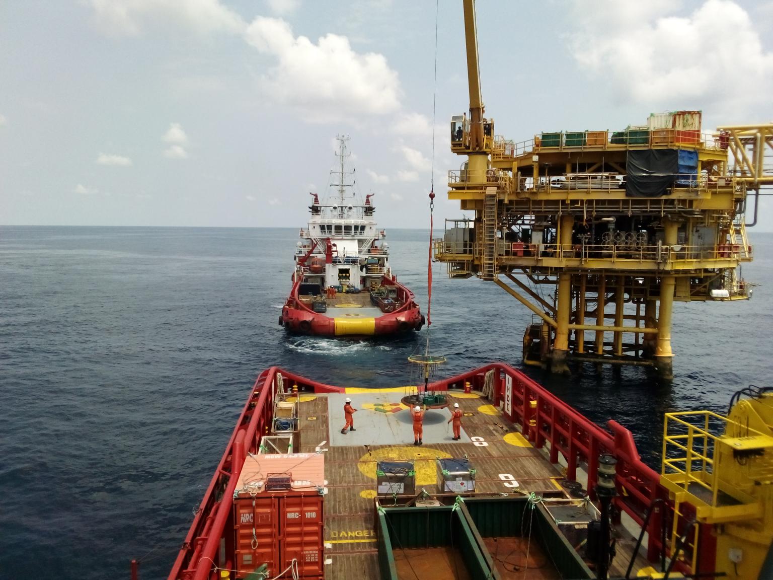 Novo contrato offshore em Macaé demanda vagas de emprego para profisisonais de ensino fundamental