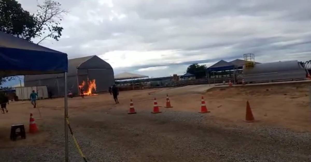 Bahia: moradores ateiam fogo em alojamento de funcionários da Andrade Gutierrez infectados pelo coronavírus