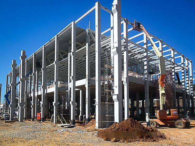 Contrutora Cyrela abre vagas de emprego para o Rio de Janeiro, São Paulo e outros estados para vagas de operador, mestre de obras, estagiário, engenheiro e mais