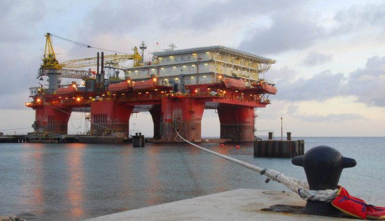 Flotel Safe Concordia atraca no Porto do Açu em São João da Barra - RJ, para manutenção