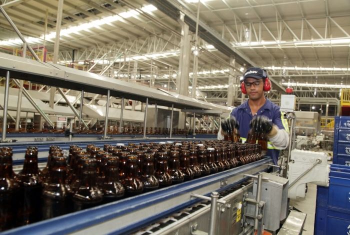 Ambev abre 80 vagas em diversos estados do Brasil para candidatos sem experiência em programa de estágio