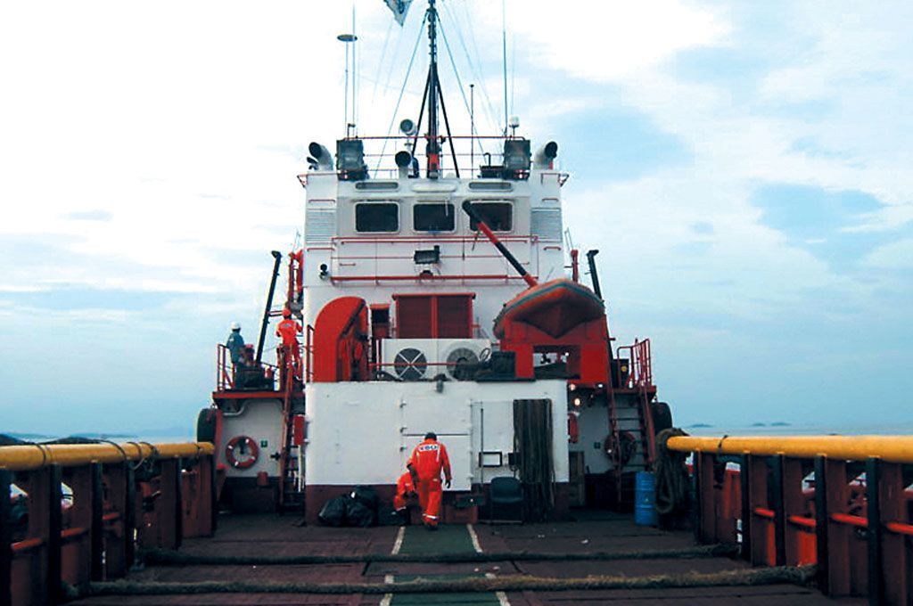 Contrato offshore na indústria do petróleo demanda vagas marítimas para trabalhar em navio petroleiro na escala 60x60, neste dia 24