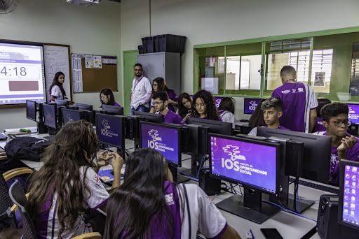 Mais de mil vagas são disponibilizadas em cursos online e gratuitos pelo Instituto da Oportunidade Social (IOS) para quatro estados do Brasil