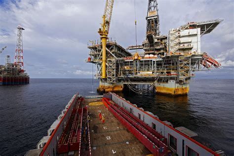 Vagas EMERGENCIAIS para a função de Moço de Convés para contratação em Macaé e embarque 28x28 por Cabo Frio