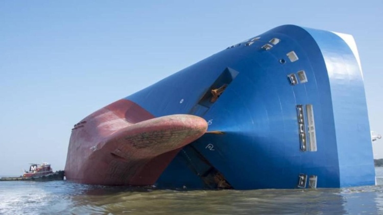 Navio – carros – Golden Ray