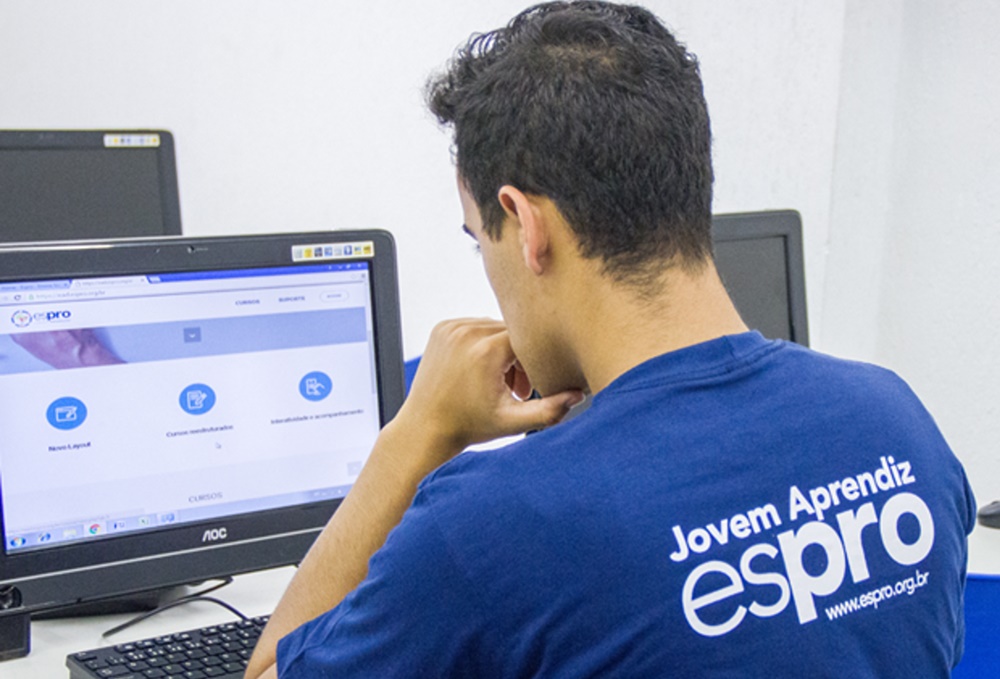 Jovem aprendiz: 25 vagas para quem busca primeiro emprego são disponibilizadas em São Paulo