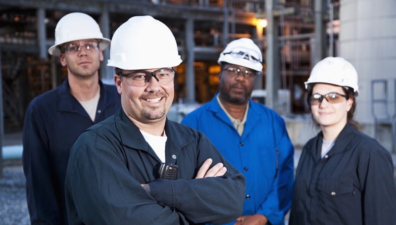 Currículo nas mãos ou via email para 64 vagas de emprego de auxiliar, caldeireiro, eletricista, técnico, soldador e mais para trabalhar em São Paulo, neste dia 19