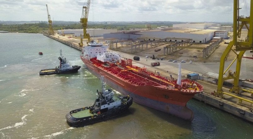 First ship for naval repair at EAS shipyard in Pernambuco