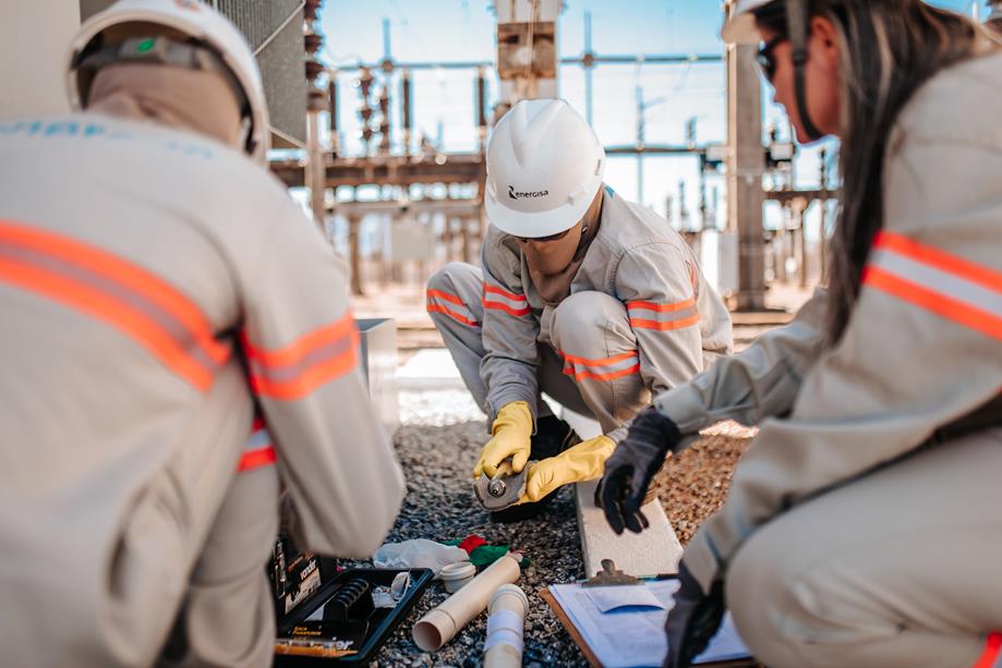manutenção, operações, emprego