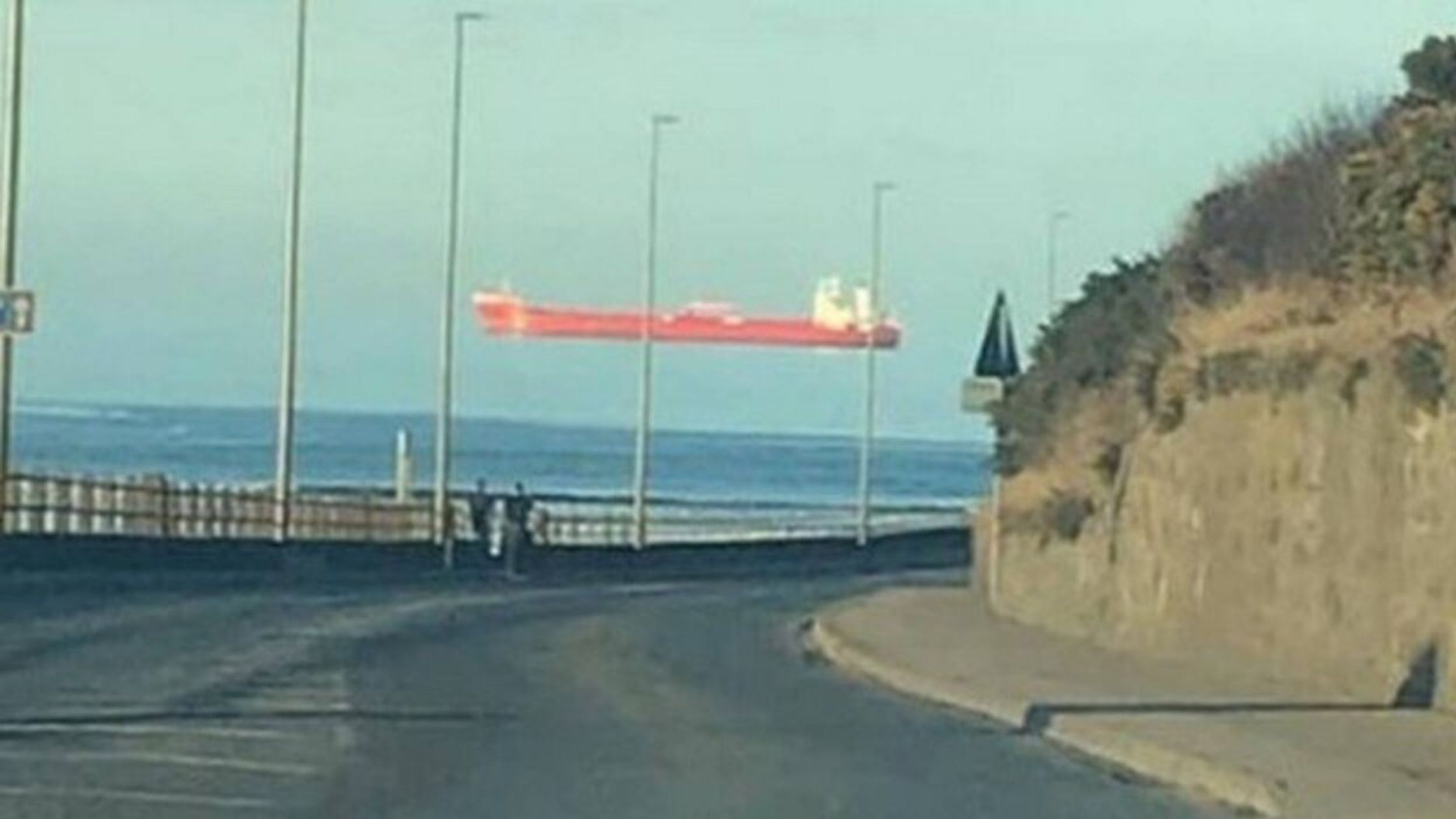 navio flutuante - Fotografia - internautas