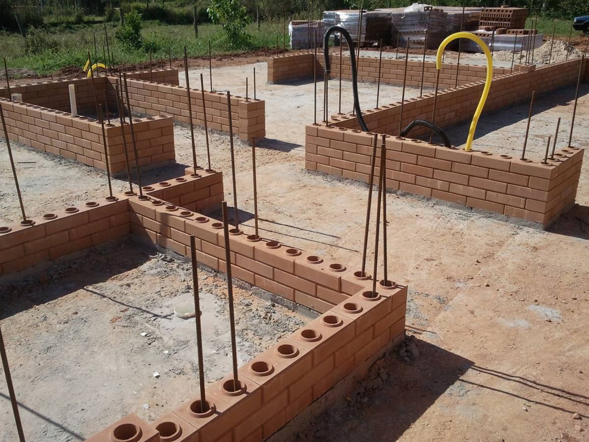 CONSTRUÇÃO CIVIL - ENGENHEIROS - TIJOLOS