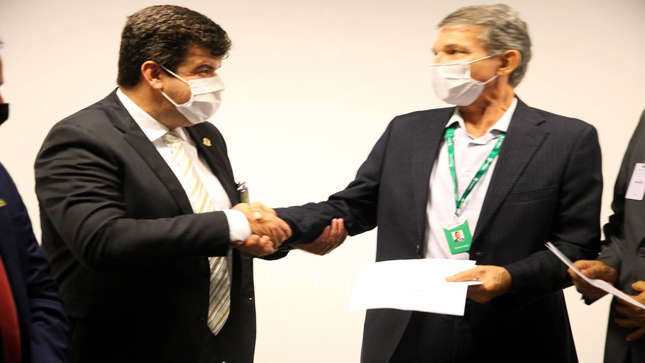 macaé - Petrobras - vagas - Eike - china - chineses - mineração - óleo e gás - energia - infraestrutura - emprego - porto do açu