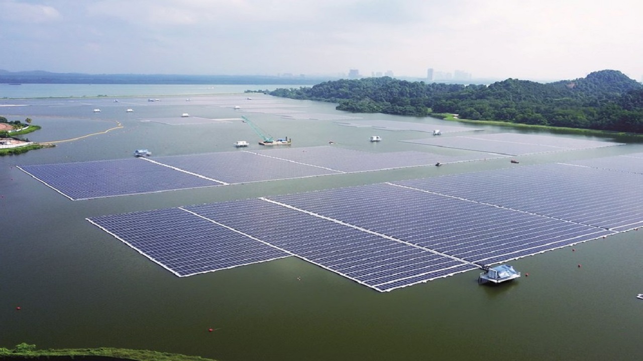 Usina - energia solar - offshore - painéis solares - Singapura