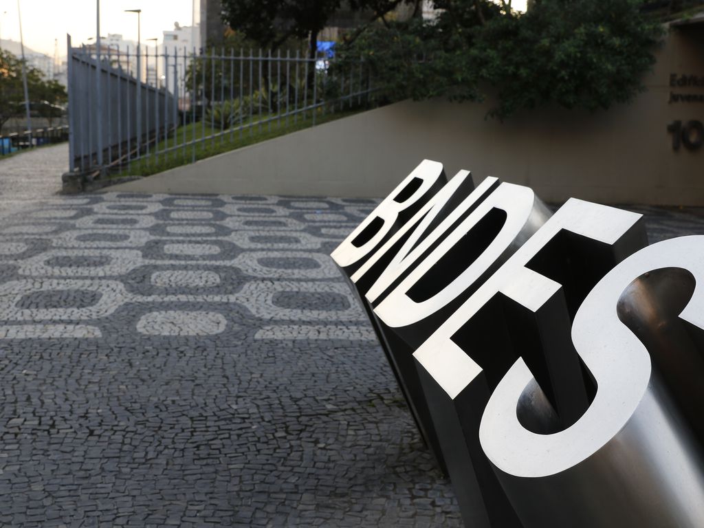 BNDES Crédito financiamentos taxa de juros