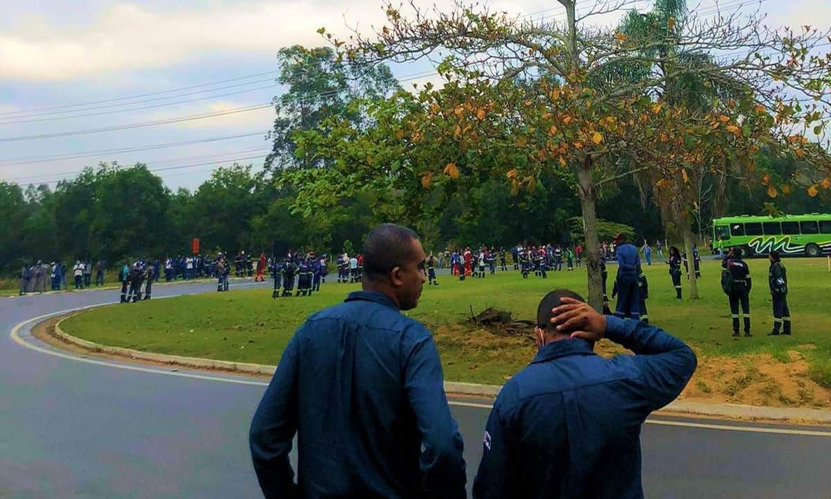 greve - construção naval - metalúrgico - estaleiro - trabalhadores - grevistas -
