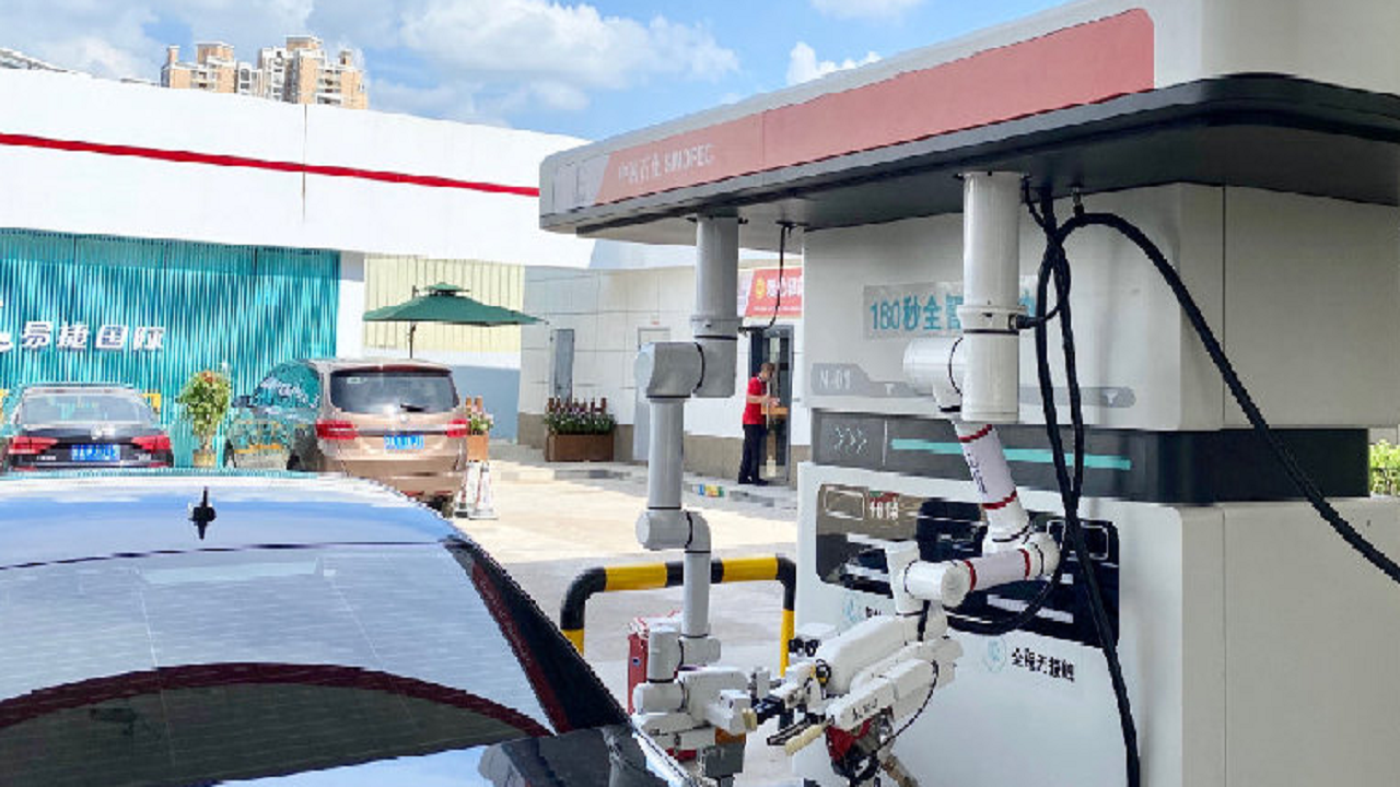 Robô - frentista - profissão - gasolina