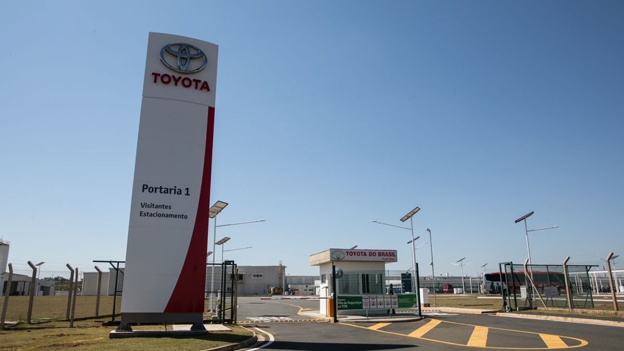 toyota - produção - corolla - preço - ford - volkswagen - chevrolet - fiat - renault - duster - férias coletivas