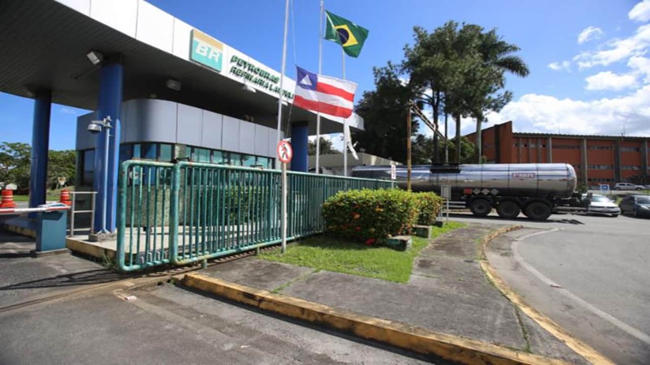 Bahia - gasolina - Abu Dhabi - refinaria - mubadala - petrobras