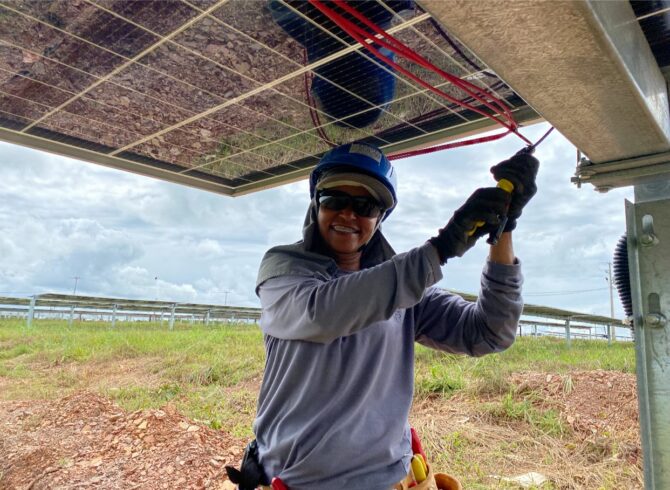 Celebrating International Women’s Day, the municipality of Cuiabá reveals how these professionals fight to make their mark in the photovoltaic solar energy sector. Source: Reproduction