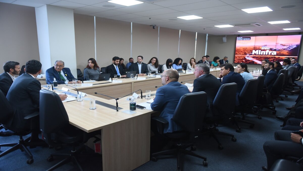 Os investimentos que serão aplicados nos três portos da Codeba serão essenciais para novas obras de infraestrutura que visam expandir a movimentação de cargas após a privatização dos locais e assunto foi discutido em reunião do Ministério da Infraestrutura