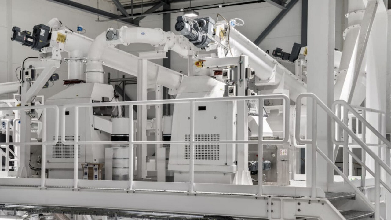 Europa - Noruega - usina - usina de reciclagem - baterias - carros elétricos - carro elétrico