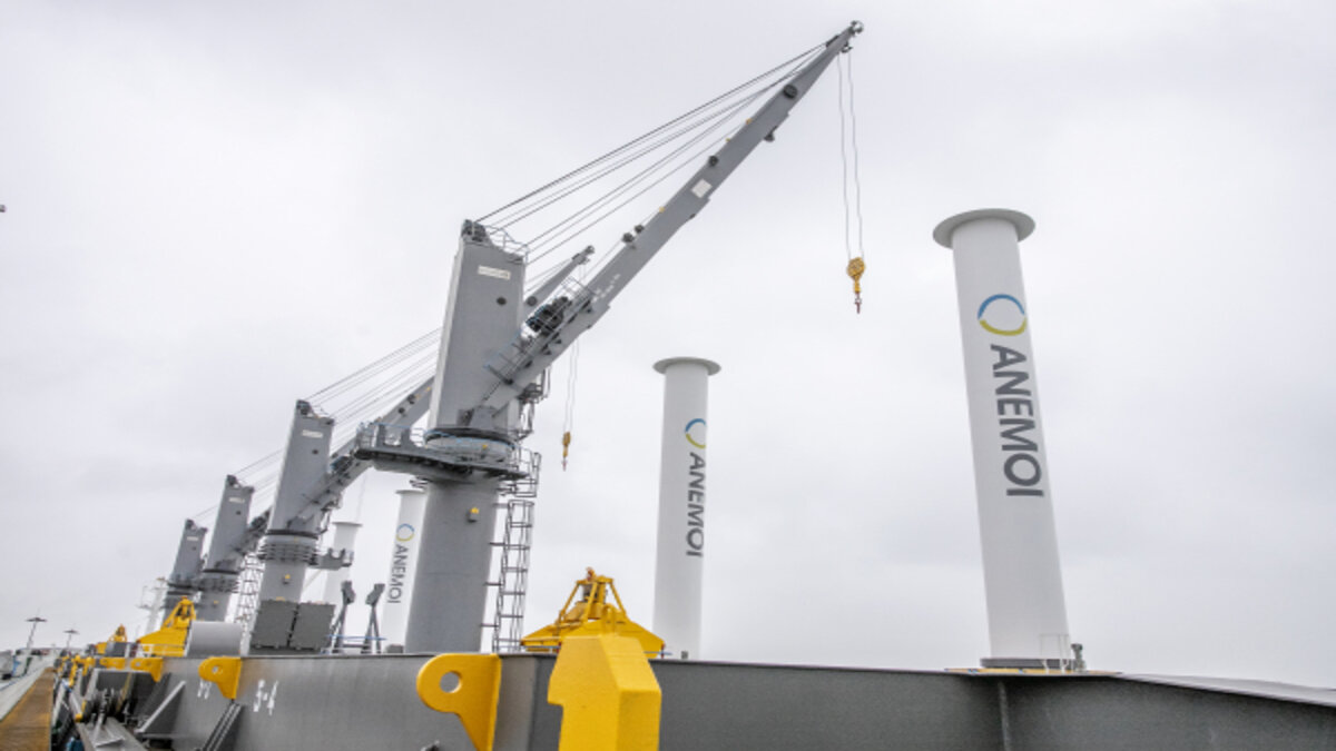 Esse é o primeiro navio a utilizar o vento para uma tecnologia inovadora que garante uma alta redução no consumo de combustível e deverá continuar com as operações de movimentação de cargas com foco nos fertilizantes no Porto de Paranaguá