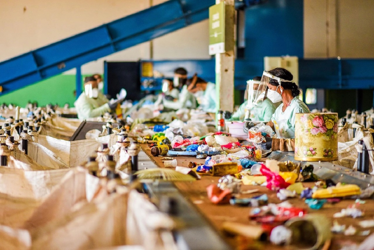 AEPW -empregos - lixo-plástico - centros-de-reciclagem