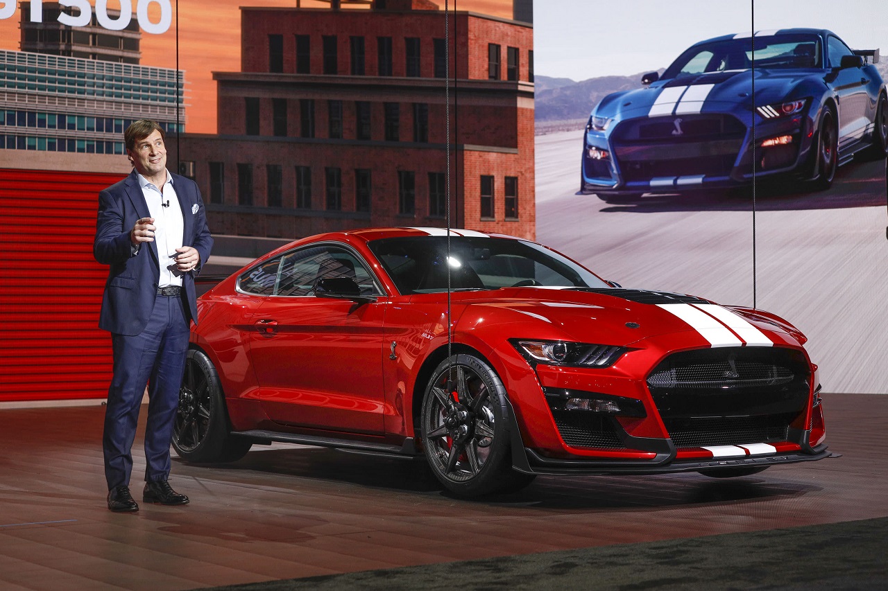 CEO da FORD revela que indústria automotiva enfrentará uma grande “revolução”, com o fim da era dos motores a combustão