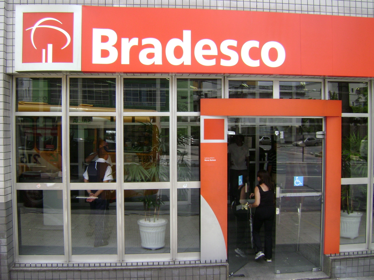 Bradesco tem dezenas de vagas de emprego Home Office para administração, finanças, economia, tecnologia, DBA, marketing e comunicação no geral: confira como se candidatar e benefícios - Canva