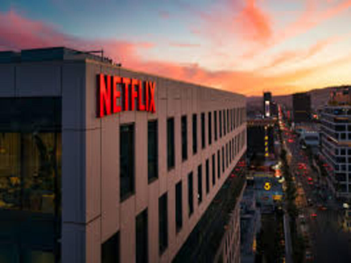 Trabalhar vendo séries? Netflix está com vagas de emprego Home Office e presenciais para analistas de filmes e séries, marketing, publicidade, games, tecnologia, administração, liderança e vários outros nichos. Veja como se candidatar e requisitos impostos pela multinacional - Canva