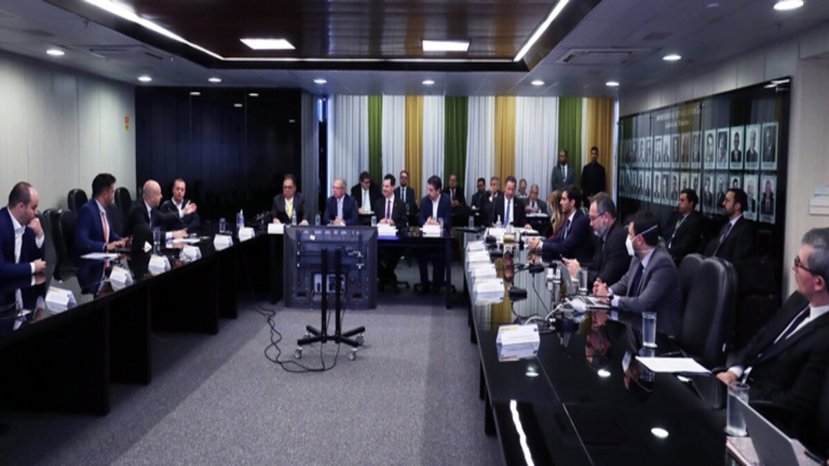 Com uma demanda crescente no ramo de óleo e gás no mercado internacional, o CNPE aprovou uma nova resolução que visa garantir o estímulo à produção de petróleo e gás natural nos campos marginais brasileiros a fim de aproveitar o potencial dos locais.