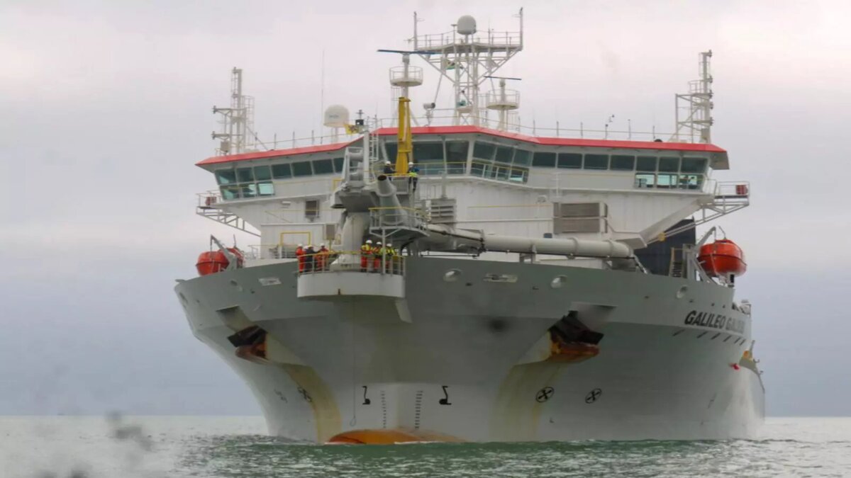 Após fortes chuvas que impossibilitaram a chegada de navios ao Porto de Itajaí e Navegantes, a draga Galileo Galilei chegou ao complexo para dar início às obras de dragagem no canal de acesso e possibilitar a retomada das atividades.