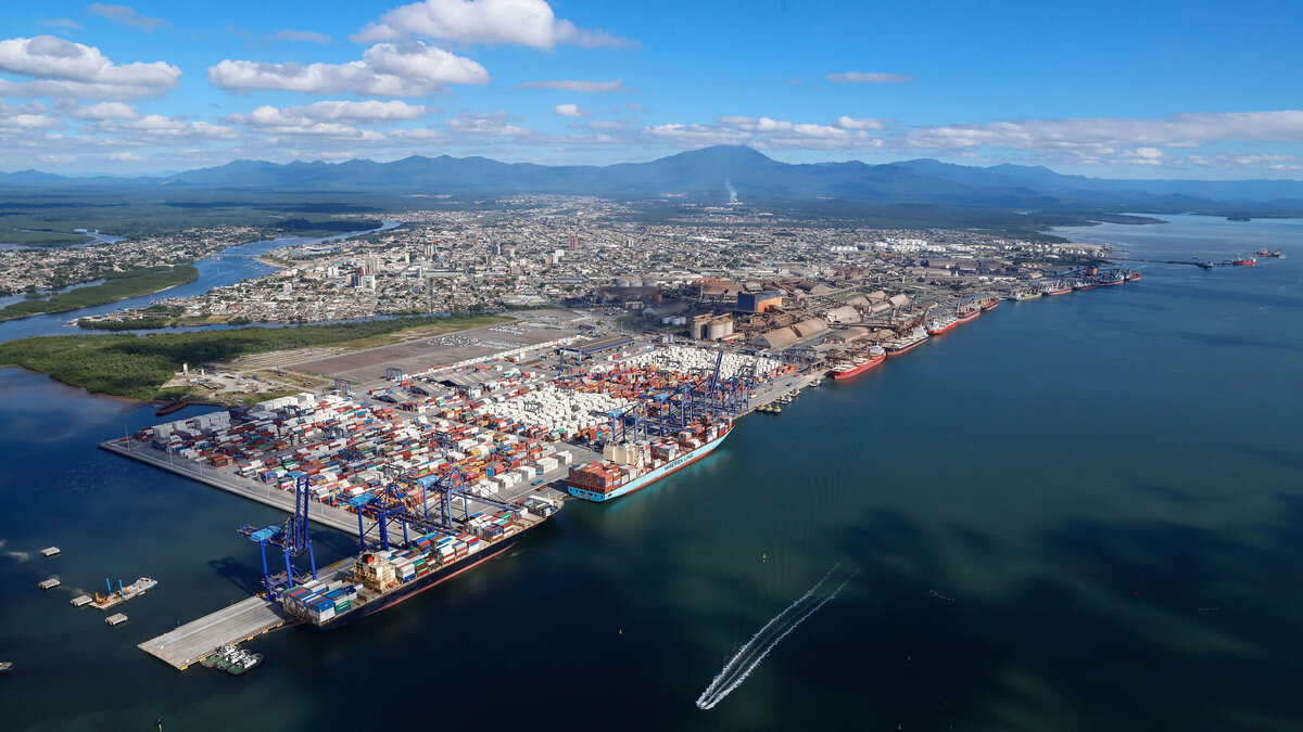 Ao longo dos últimos anos, a companhia Portos do Paraná realizou um investimento total de R$ 80 milhões para garantir melhorias na infraestrutura das cidades próximas aos portos de Antonina e Paranaguá e fomentar obras necessárias na região.