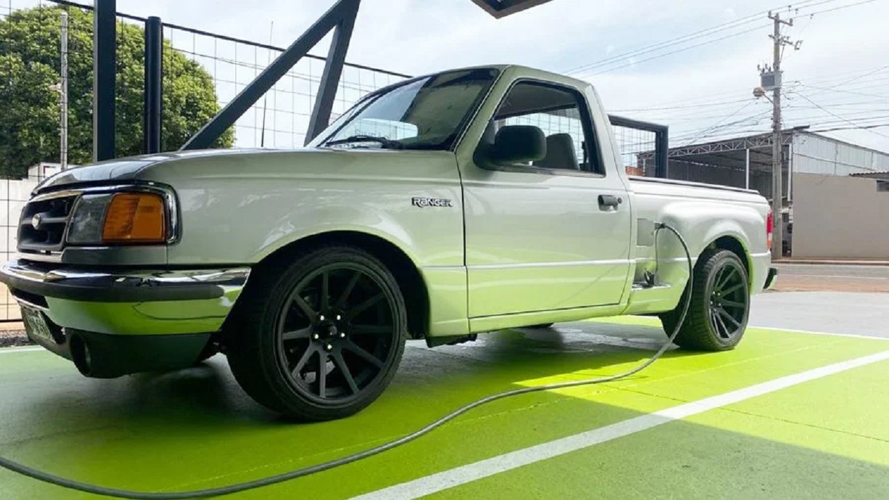 Engenheiro elétrico brasileiro transforma Ford Ranger 95 em veículo 100% elétrico
