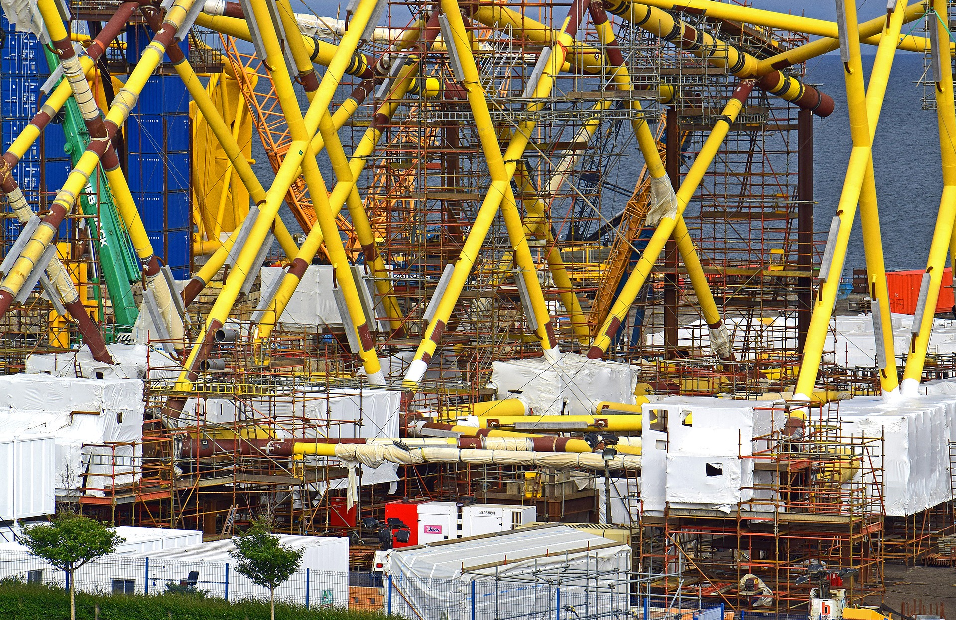 Veja as principais vagas de emprego sem experiência anunciadas nesta semana no estado do Rio de Janeiro (RJ) para ramo offshore de óleo e gás! - Canva