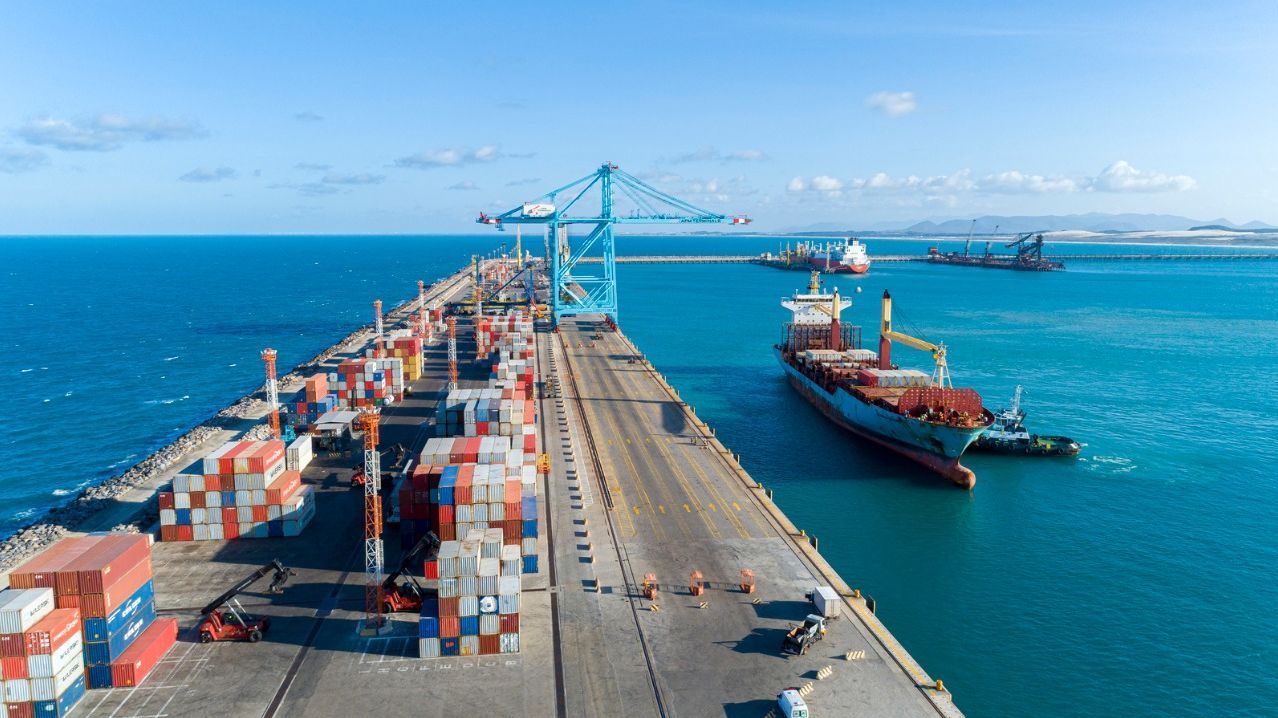 Buscando mais inteligência climática e previsões quanto às navegações no complexo, o Porto do Pecém firmou uma parceria com a companhia i4sea para a utilização do software i4cast no suporte às manobras e tomada de decisões nas operações portuárias.