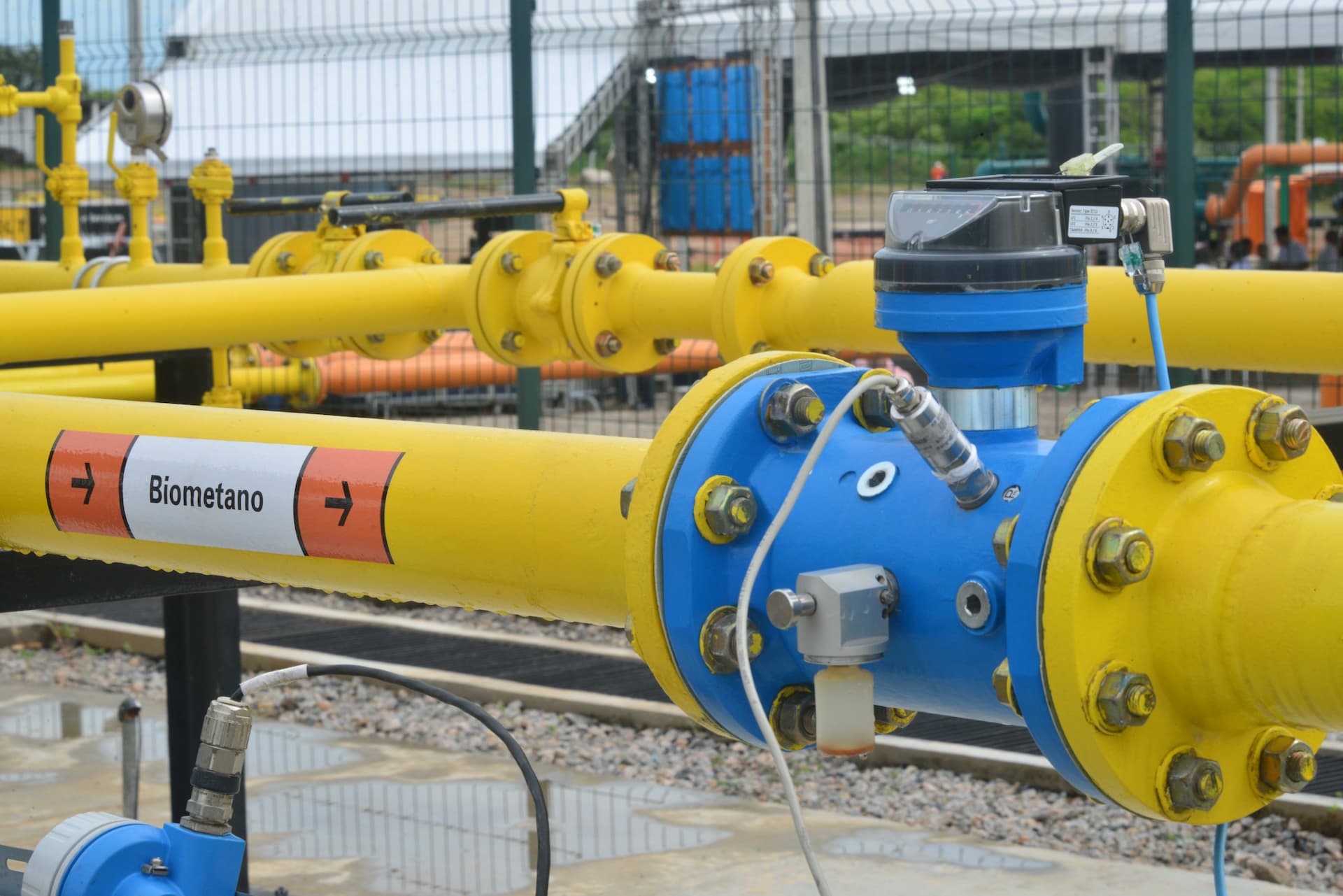 Após a aprovação do conselho da empresa para o processo de compra, a Vibra adquiriu uma parcela de 50% da companhia de energia ZEG Biogás e anunciou um investimento milionário para a produção de biocombustíveis em projetos futuros com a empresa.