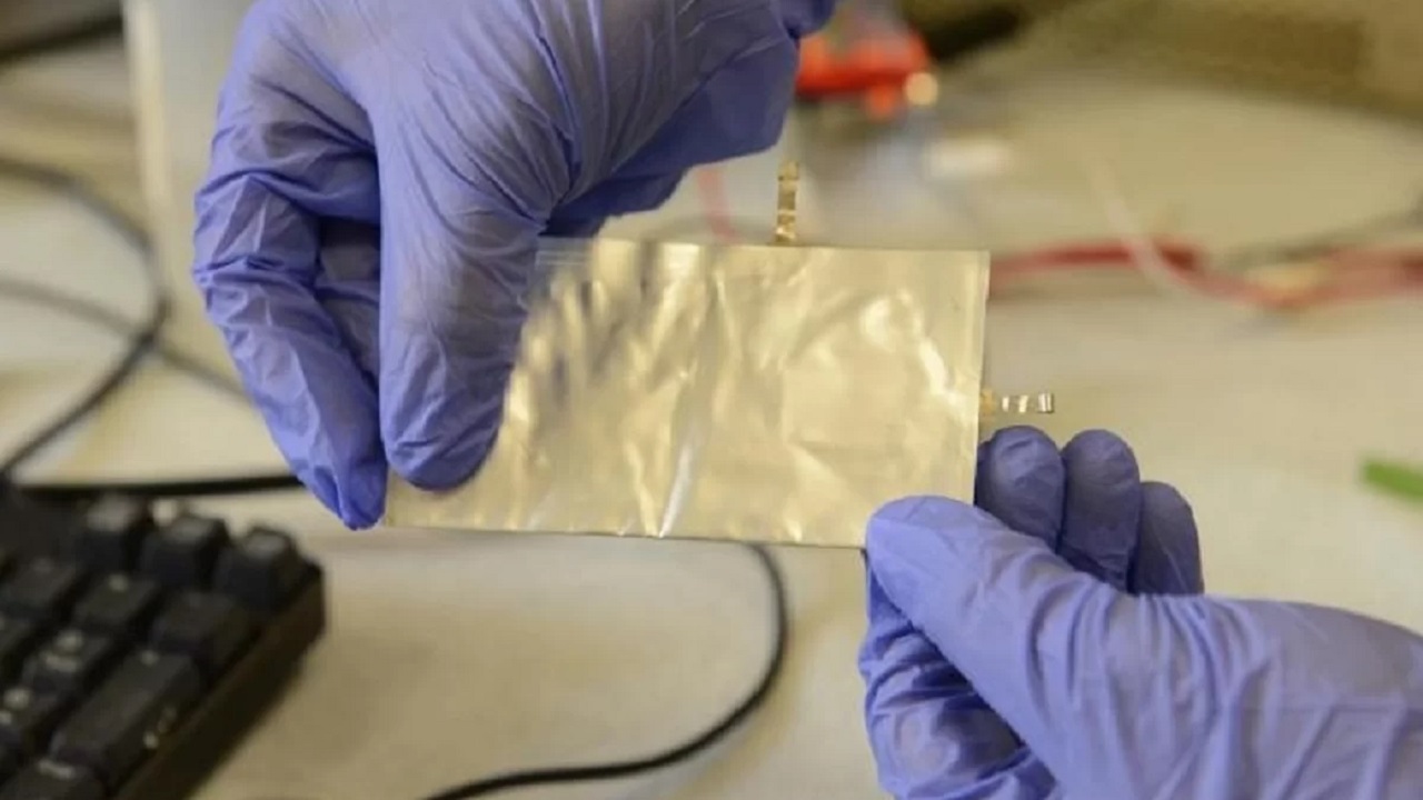 Cientistas do Canadá, China e EUA estão desenvolvendo bateria de alumínio-enxofre capaz de recarregar em menos de um minuto