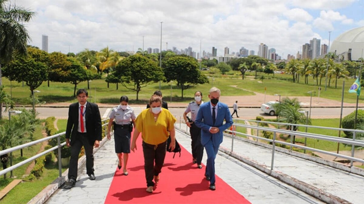 Durante a sua visita ao ISI-ER do estado do Rio Grande do Norte, o cônsul da Holanda comentou sobre o potencial econômico da região, destacando o setor de portos e energia, e demonstrou interesses em investimentos em energia eólica e hidrogênio verde.